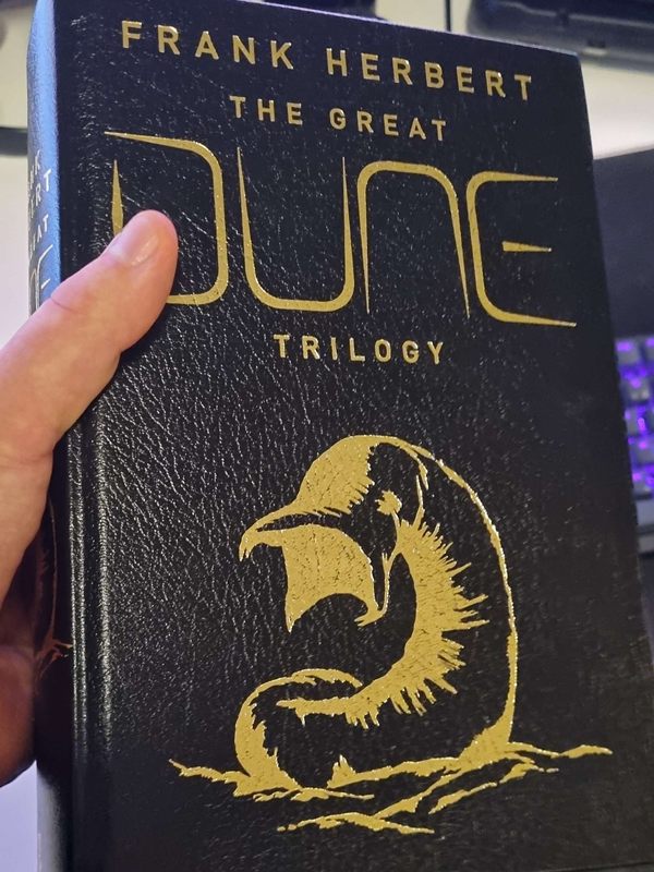 Sivert holder The Great Dune Trilogy av Frank Herbert